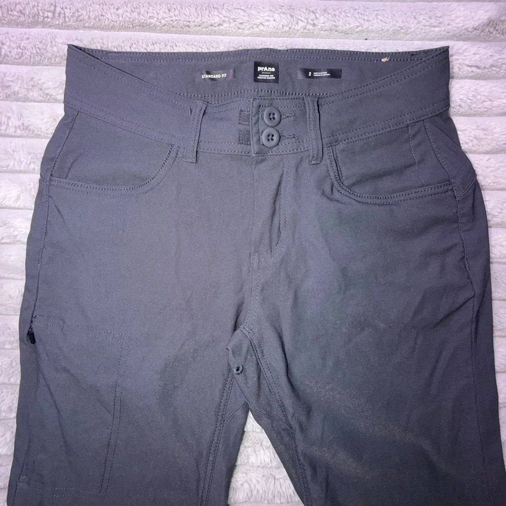 Prana Womens 2 Halle II Roll-Tab Capri Bermuda Shorts Grey Hiking Outdoor ReZion